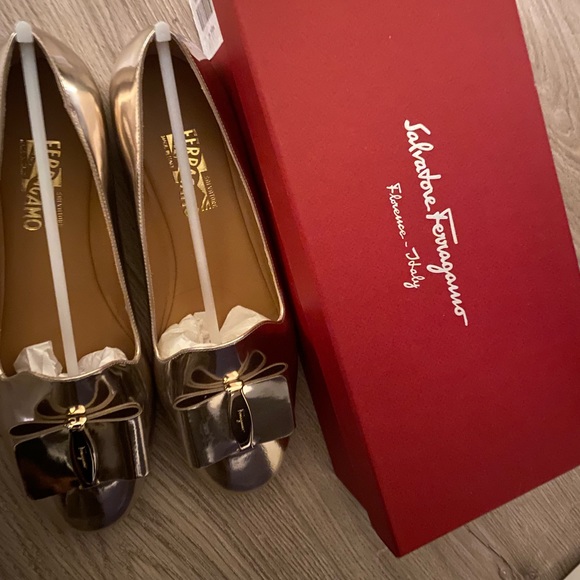 Salvatore Ferragamo Patent Leather Loafer. One of the classics. - Picture 2 of 3